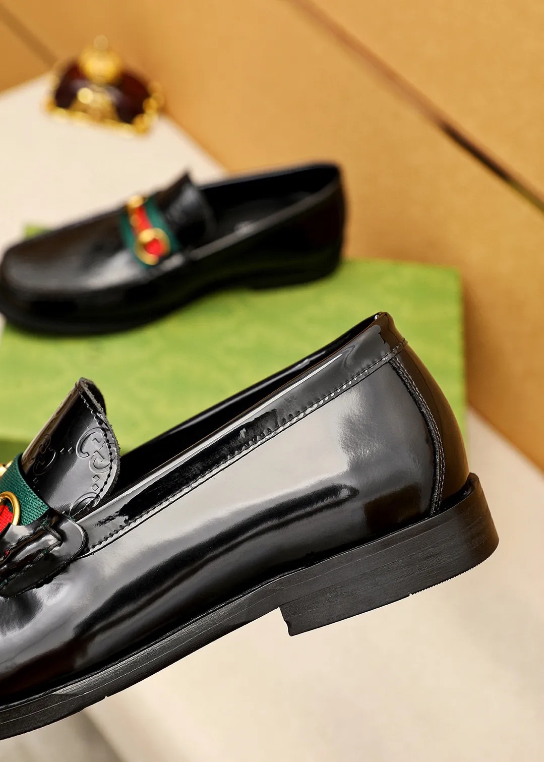 Men's shoes 💰460 💐 Product trademark: GUCCI "Gucci" casual leather shoes Regular size: 38-44 (45🉑️customized) Product materials: Selected imported first-layer open-edge beaded cowhide leather upper + luxury hardware buckle, imported water-dyed cowhide leather lining. Strong three-dimensional visual effect, original combination outsole Color: 5⃣️colors available